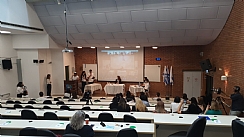 משפטנים צעירים: פרויקט "משפט פומבי מבוים"