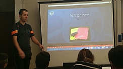תלמידי בית ספר "ארזים" במפגש עם שופט כדורגל