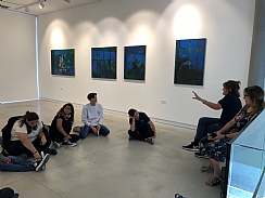 ביקור תלמידי מגמת האמנות ממקיף י' בבית האמנים בראשון לציון