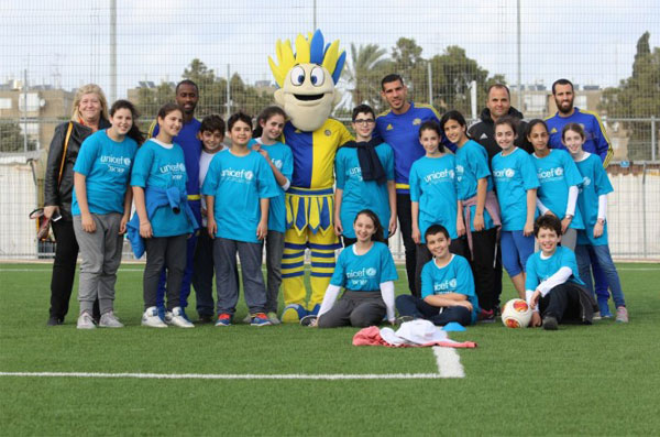 תלמידי מנהיגות UNICEF בבית הספר ידלין התארחו במגרש האימונים של קבוצת הכדורגל מכבי תל אביב