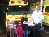 תלמידי ביה"ס ישורון "מעבירים את האור"