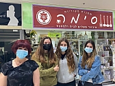 תלמידי תכנית "מעורבות חברתית" בחינוך העל יסודי מסייעים לעסקים הקטנים במשבר הקורונה