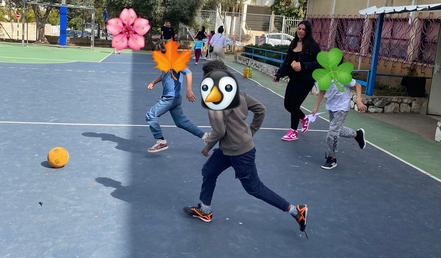 מקיף י"ב