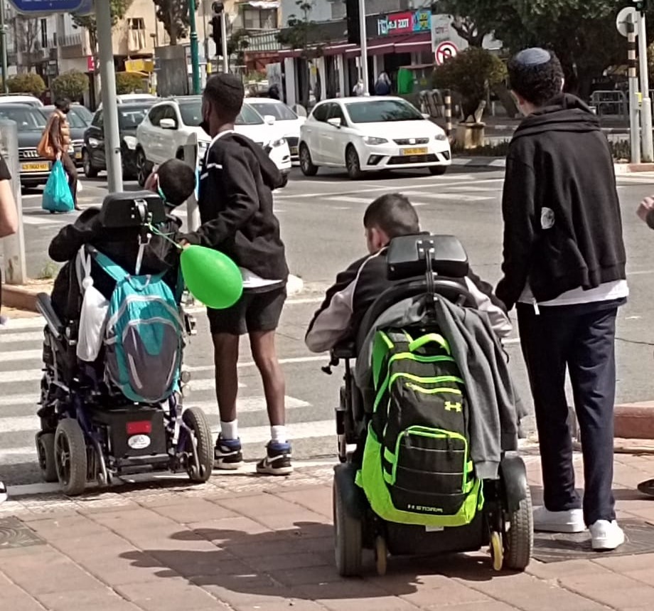 מקיף ב`