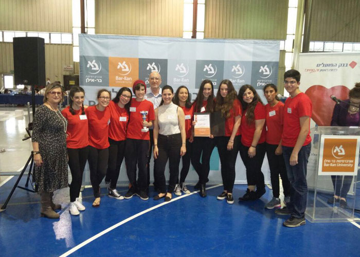קבוצת "מעודדות צמודות" ממרכז רון ורדי