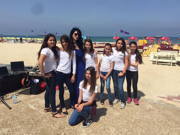 טקס הנפת דגל כחול בחוף חופית