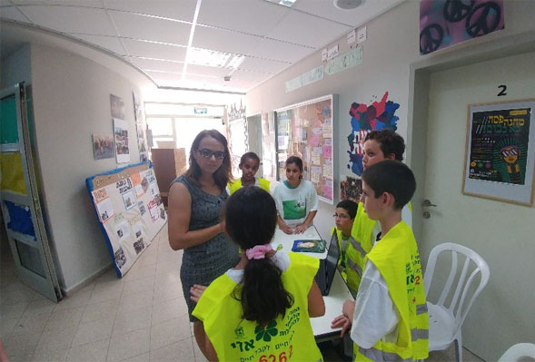 דוכן החתמה בכנס סיכום תוכנית מנהיגוטק