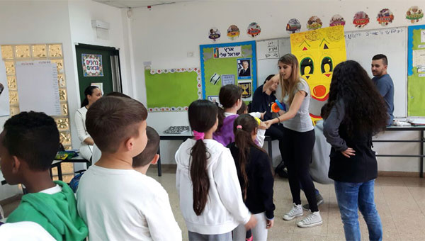 פעילות תלמידי מקיף ט` בבתי הספר היסודיים המזינים